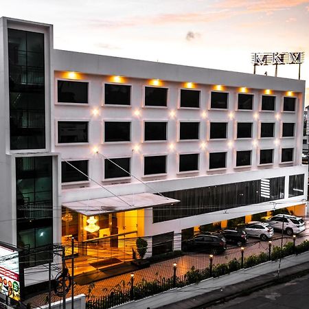 Kkm International Hotel Thiruvananthapuram Bagian luar foto