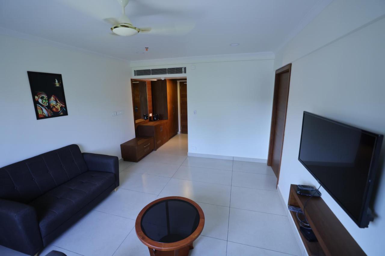 Kkm International Hotel Thiruvananthapuram Bagian luar foto