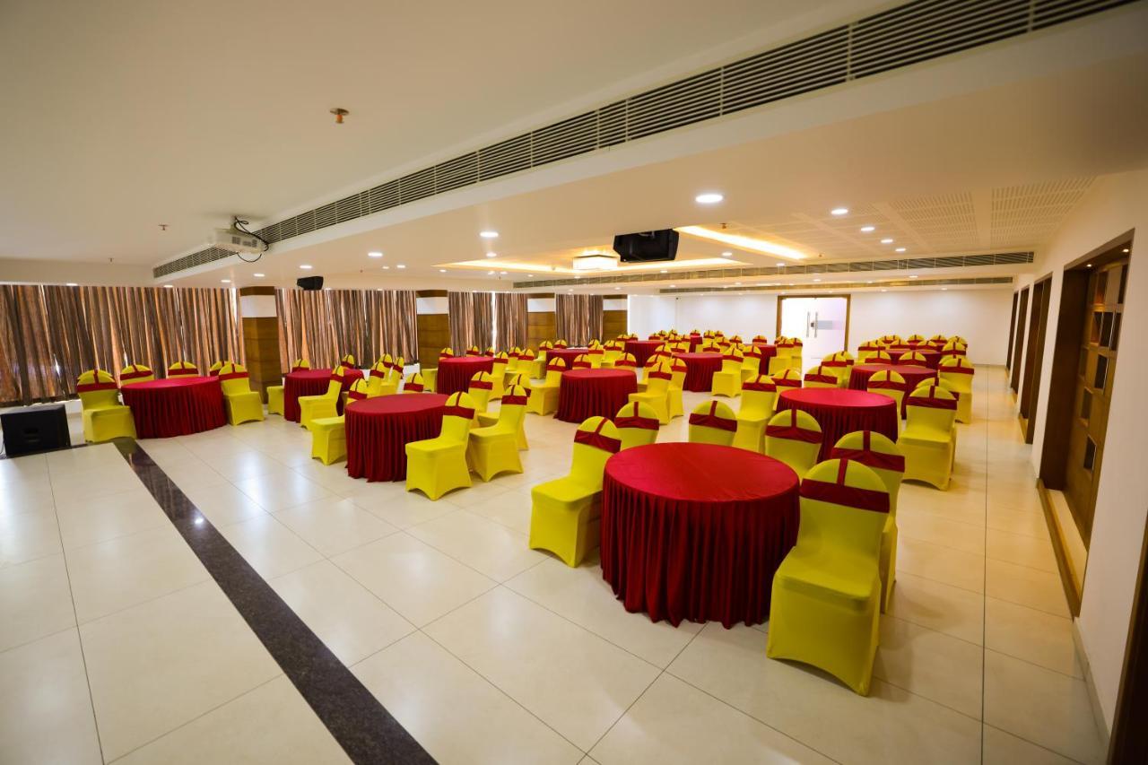 Kkm International Hotel Thiruvananthapuram Bagian luar foto
