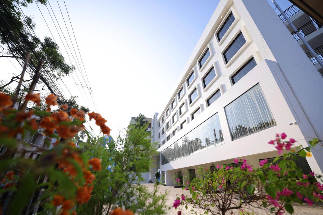 Kkm International Hotel Thiruvananthapuram Bagian luar foto