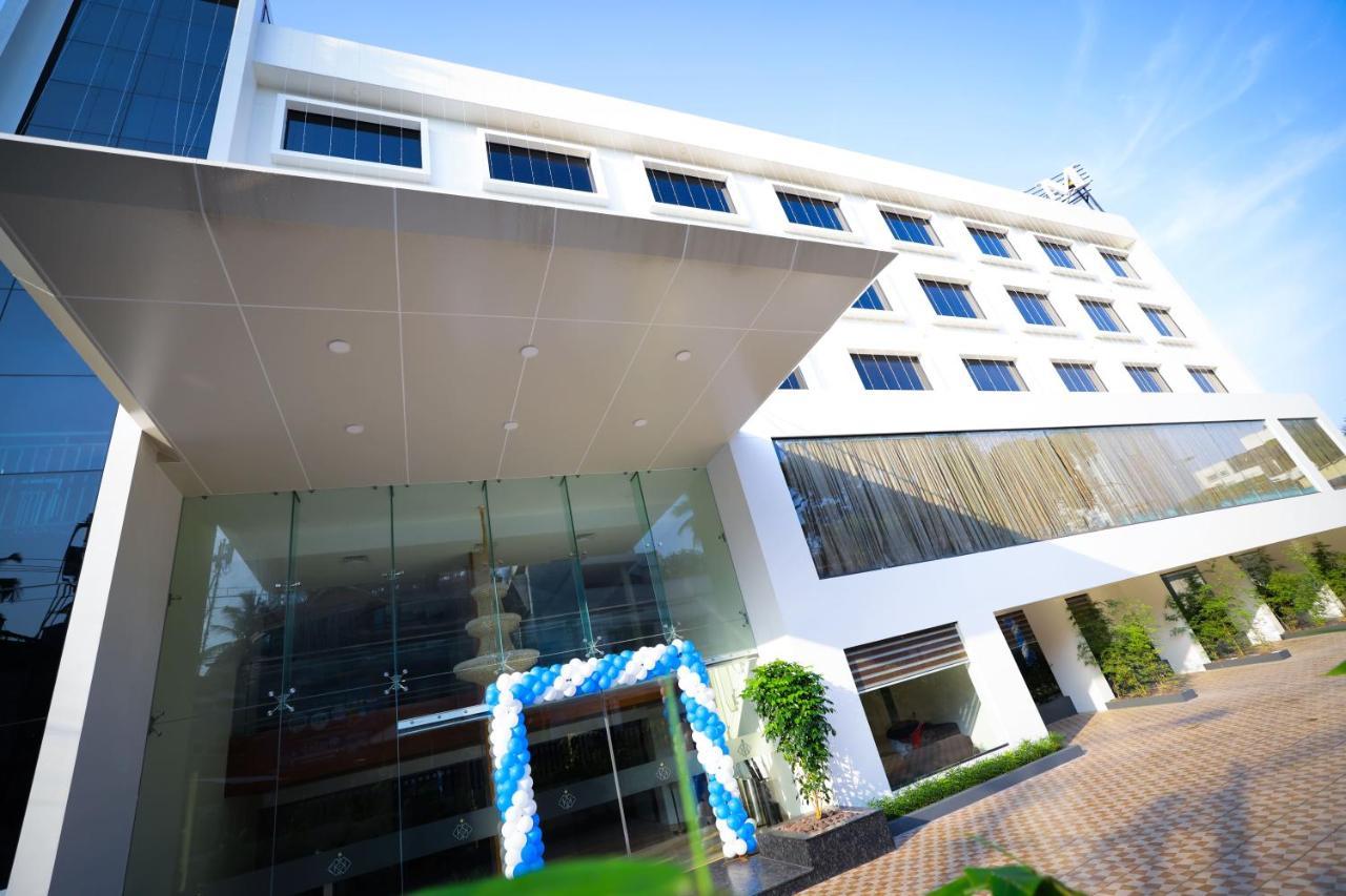 Kkm International Hotel Thiruvananthapuram Bagian luar foto