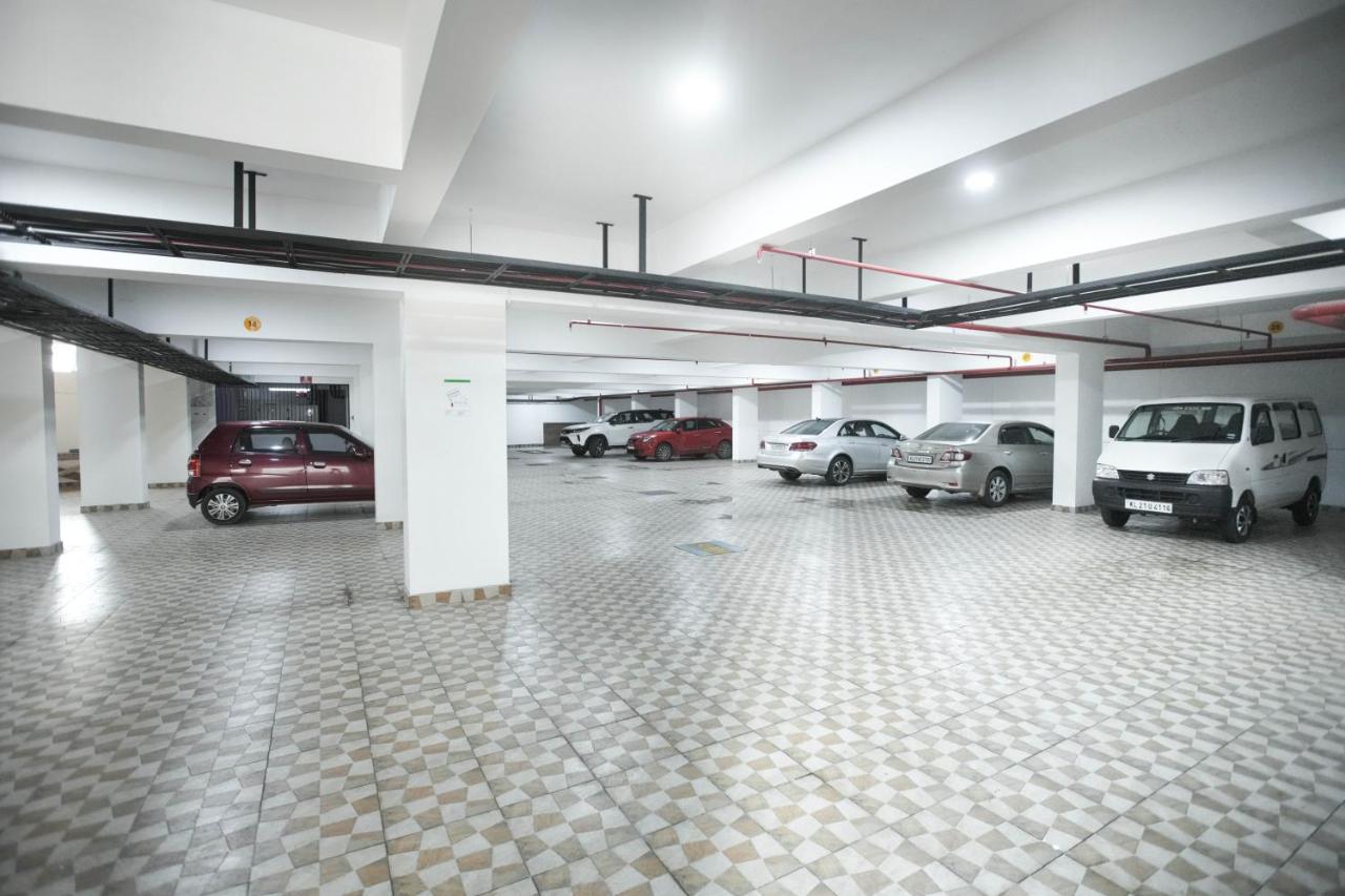 Kkm International Hotel Thiruvananthapuram Bagian luar foto