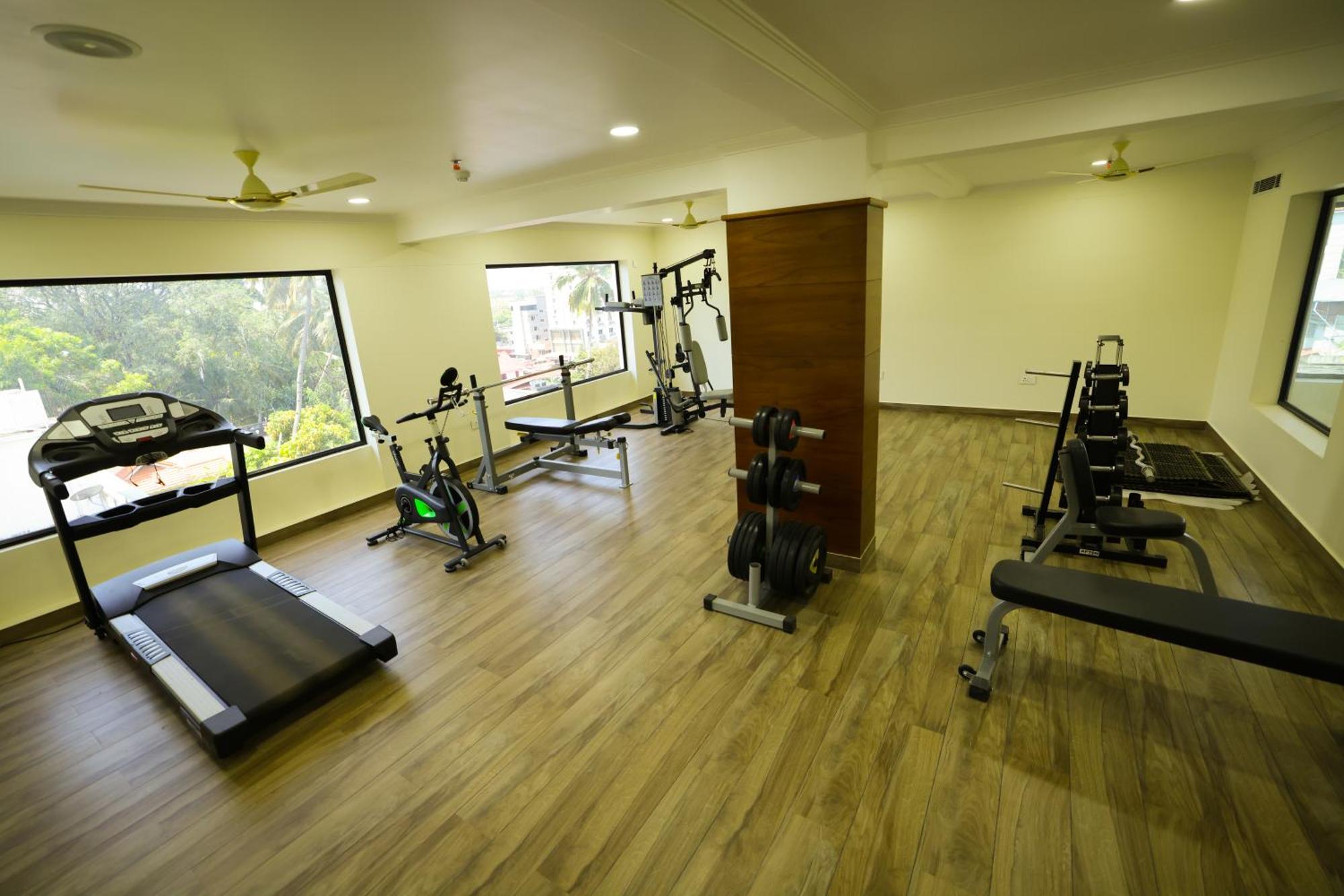 Kkm International Hotel Thiruvananthapuram Bagian luar foto