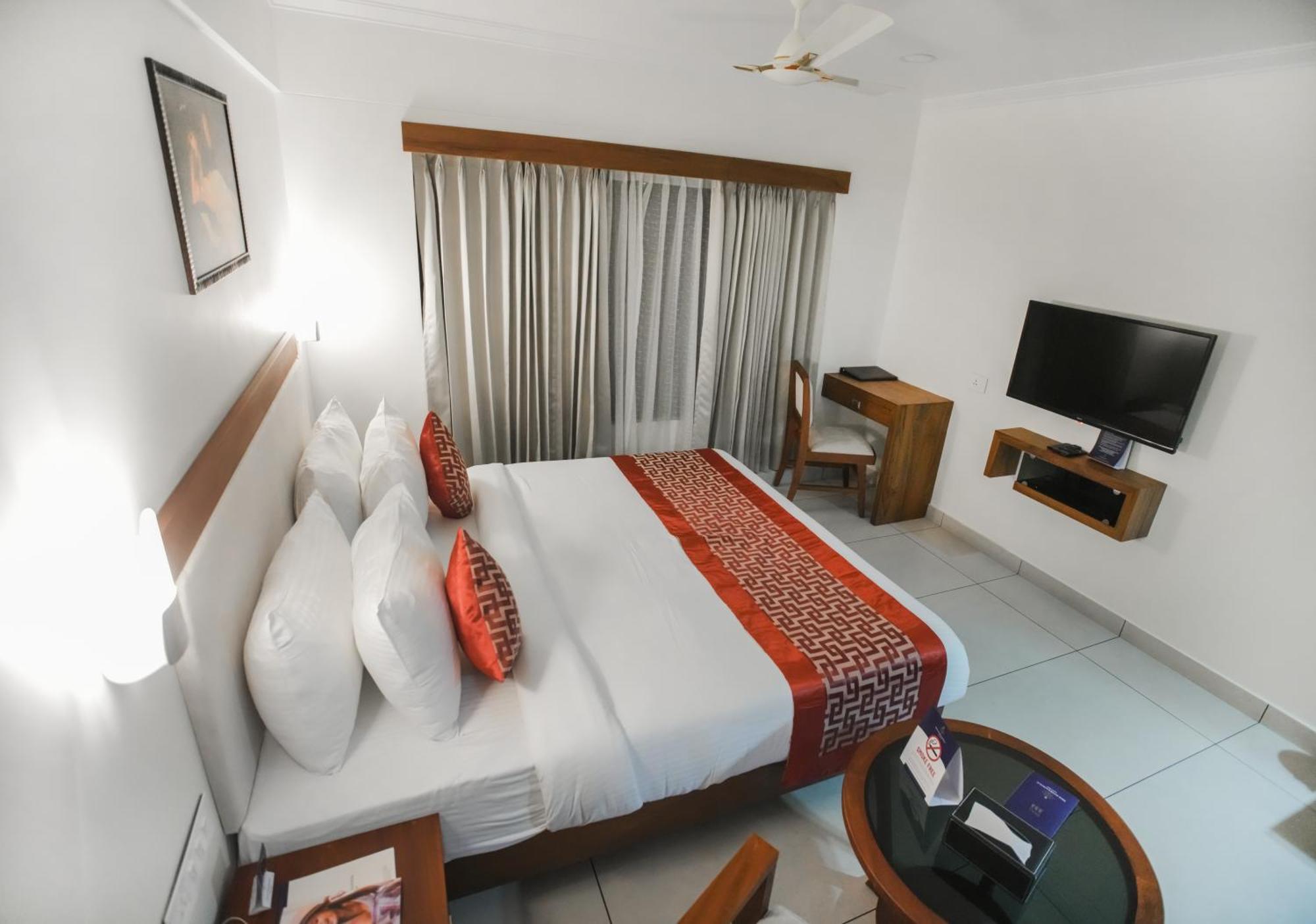 Kkm International Hotel Thiruvananthapuram Bagian luar foto