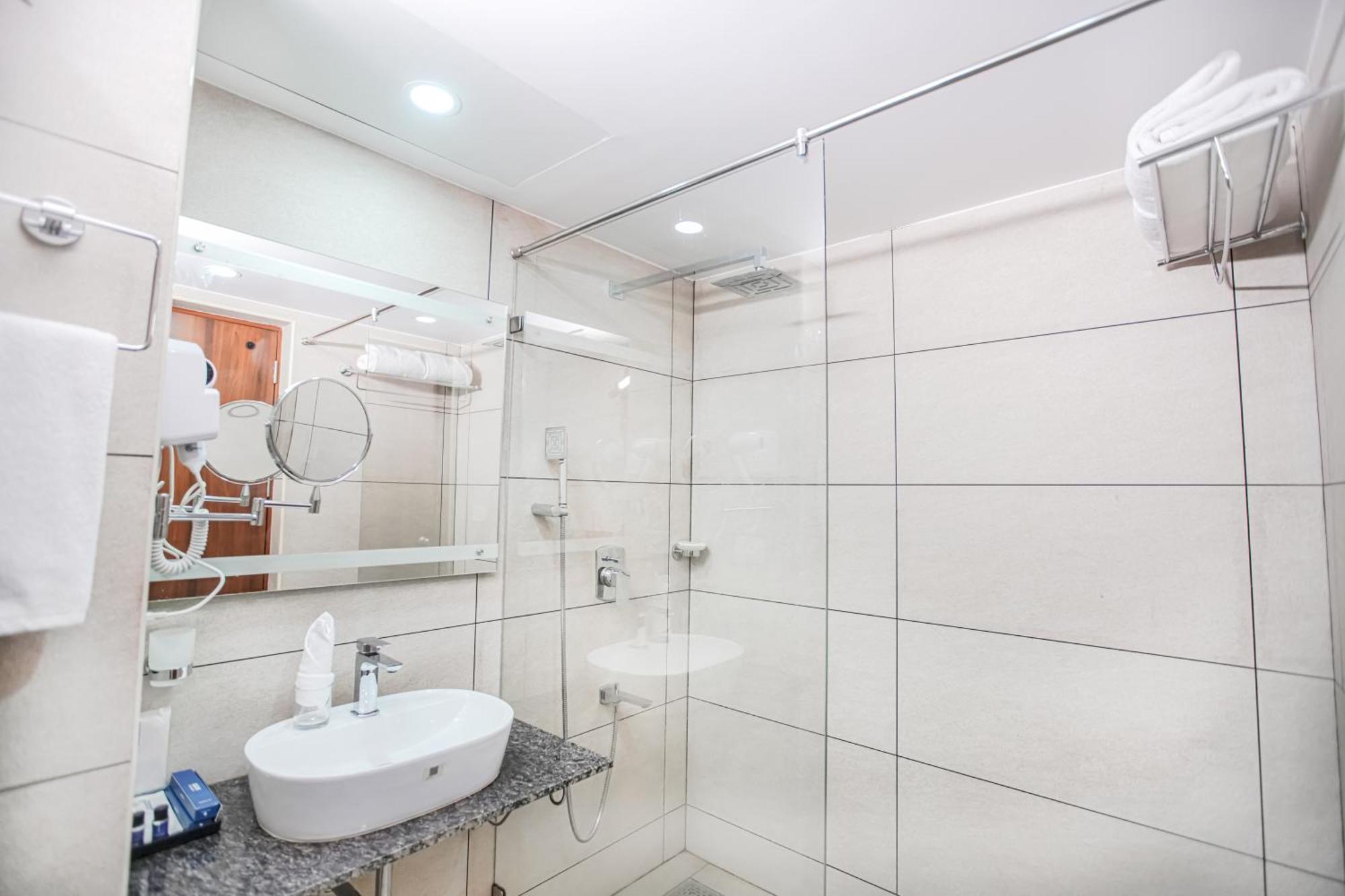 Kkm International Hotel Thiruvananthapuram Bagian luar foto