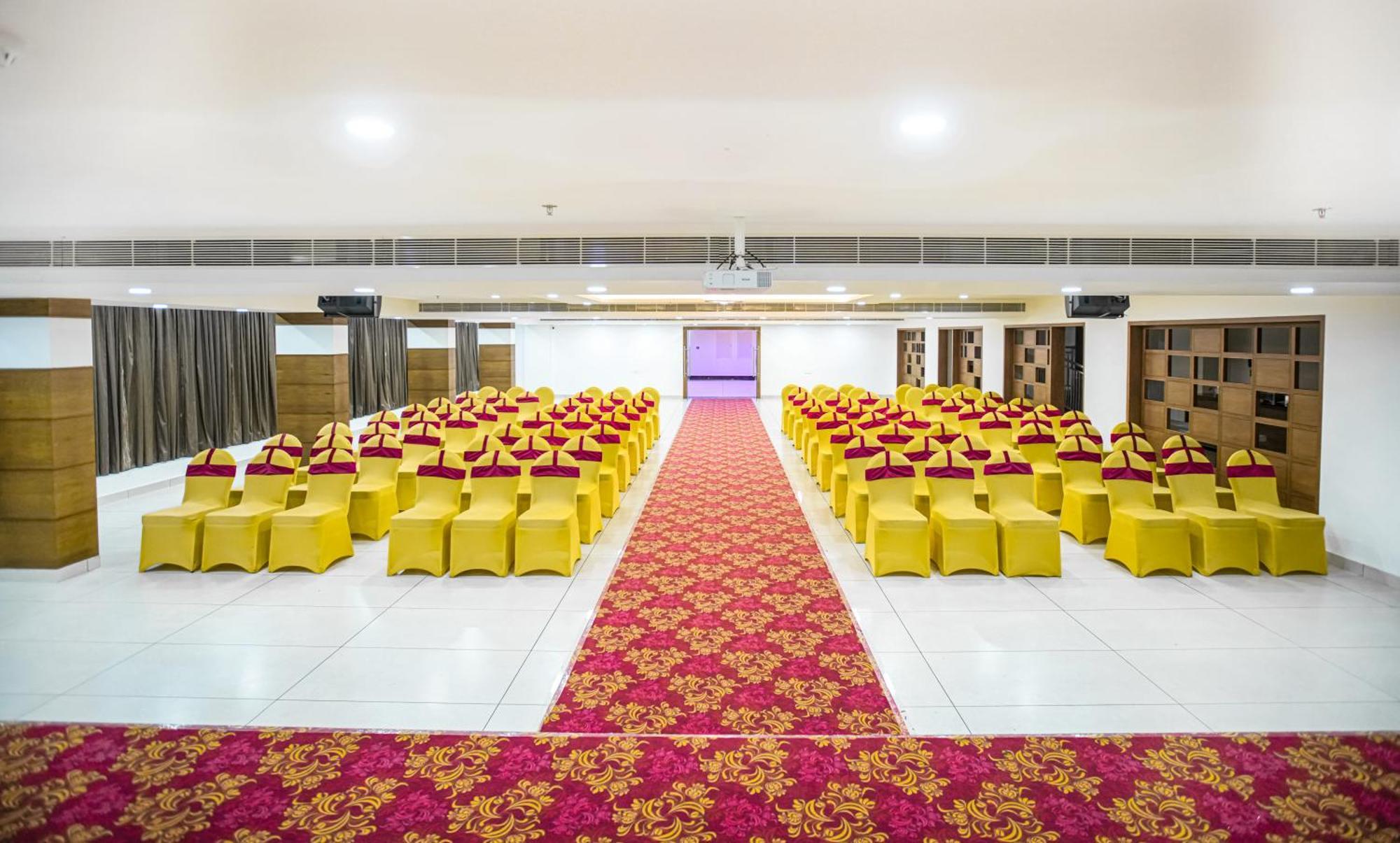 Kkm International Hotel Thiruvananthapuram Bagian luar foto