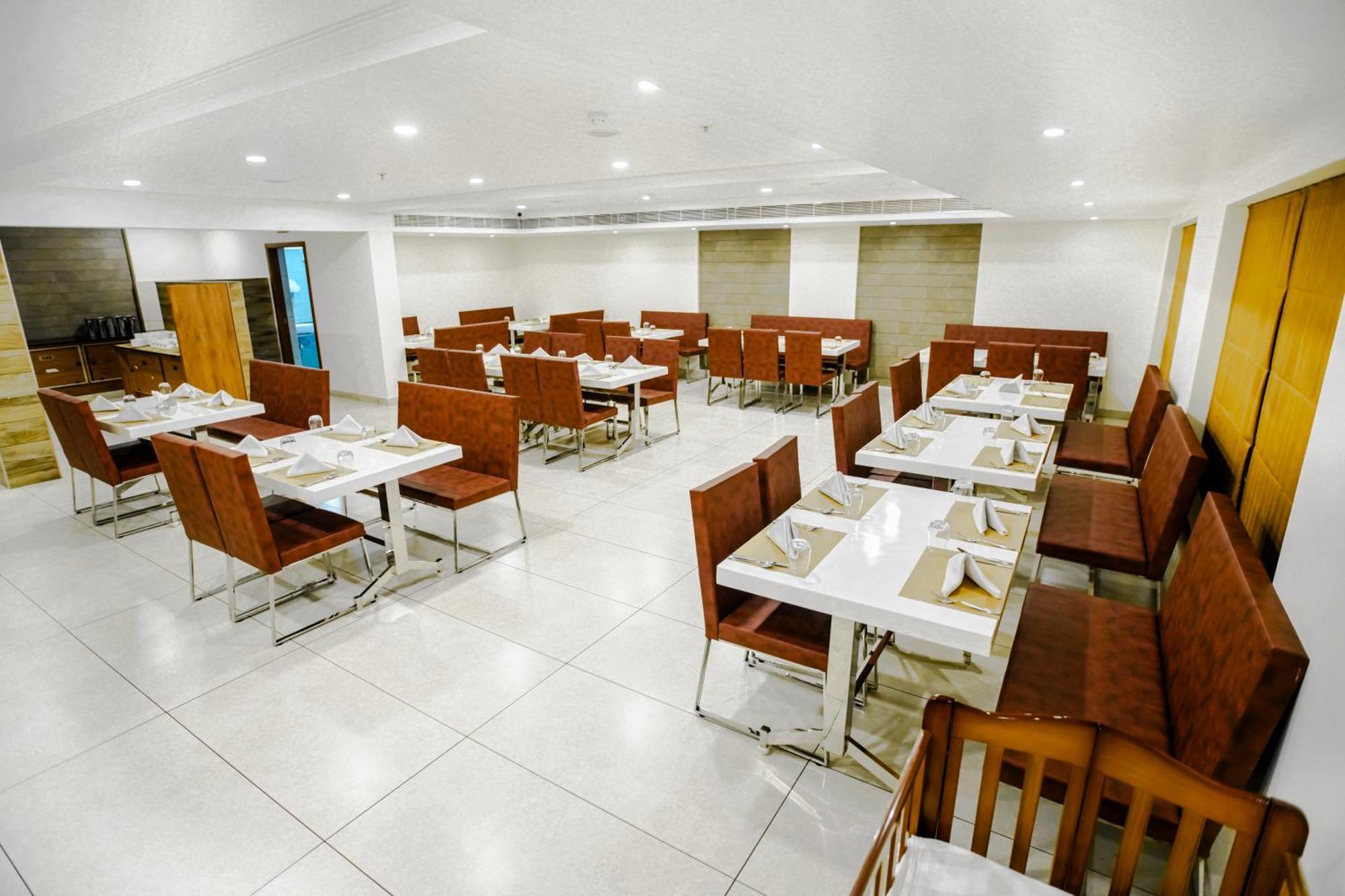 Kkm International Hotel Thiruvananthapuram Bagian luar foto